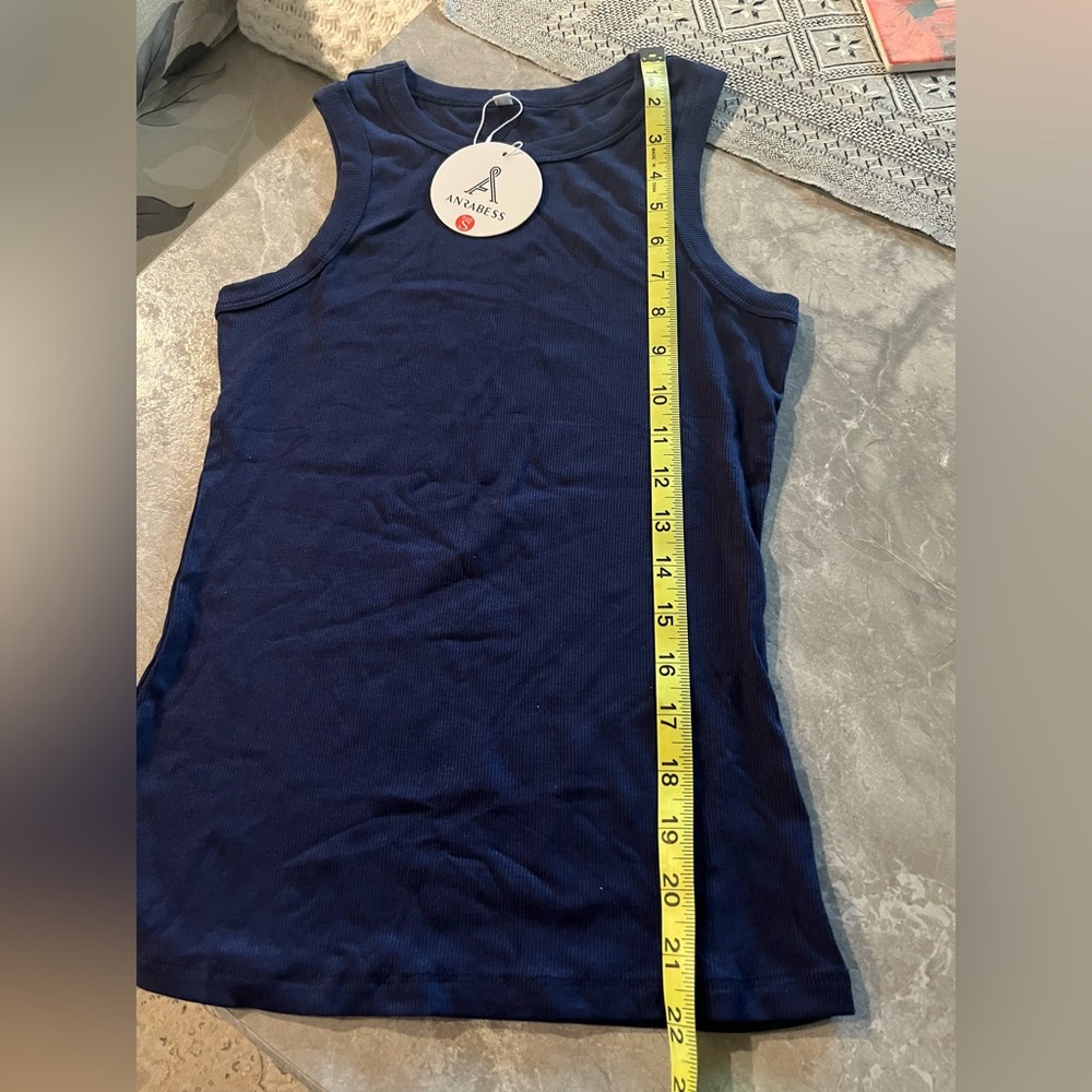 Anrabess Sleeveless Top - Picture 4 of 4